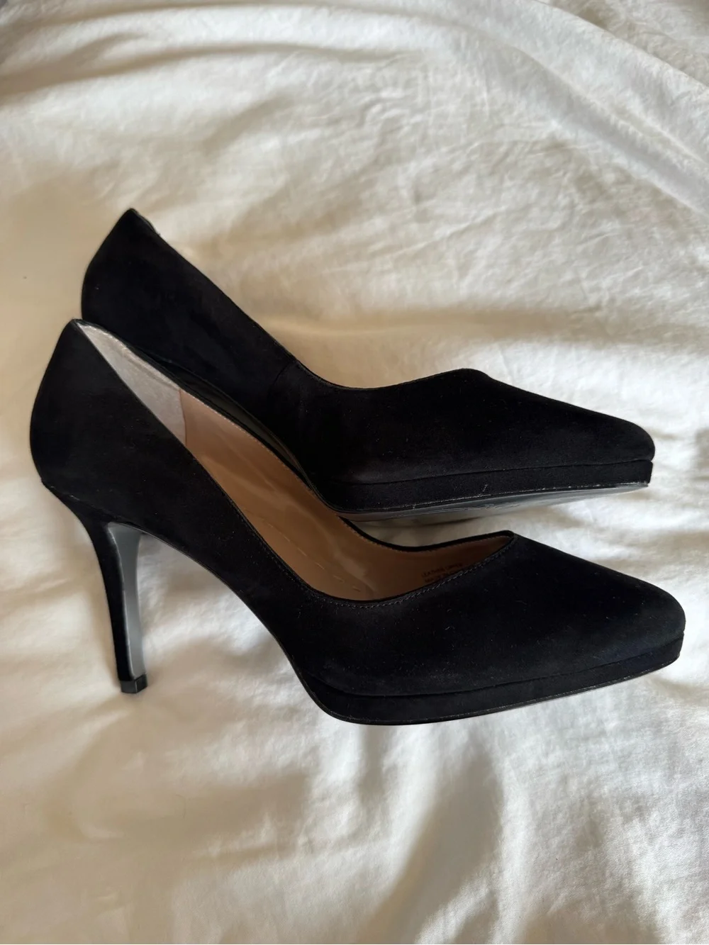 Tahari Classic Black Suede 4 inch High Heel Pumps size 11